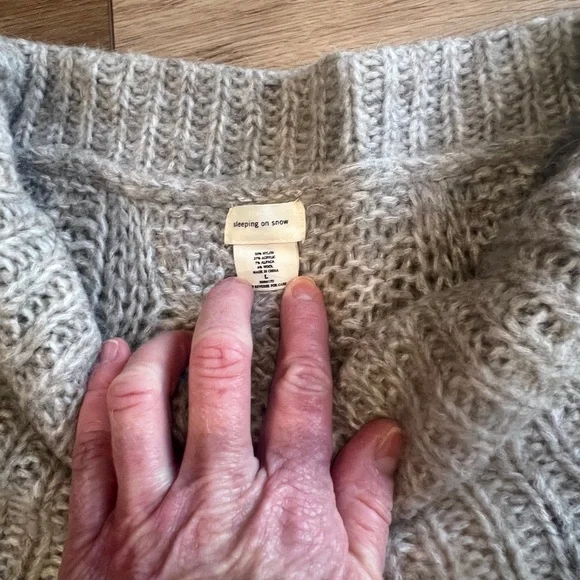 Women’s Lrg Sleeping On Snow Anthropologie Cozy Cable Knit Off-Shoulder Sweater - Picture 7 of 8